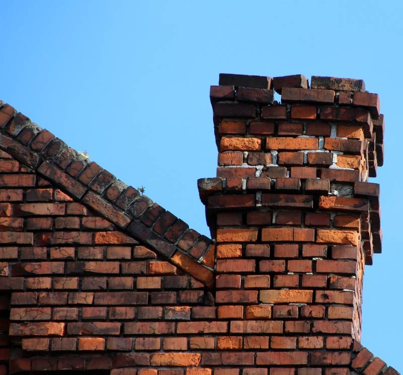 Signs Your Mesquite Home Needs a Chimney Inspection Damaged chimney on an Mesquite home showing cracks and missing mortar